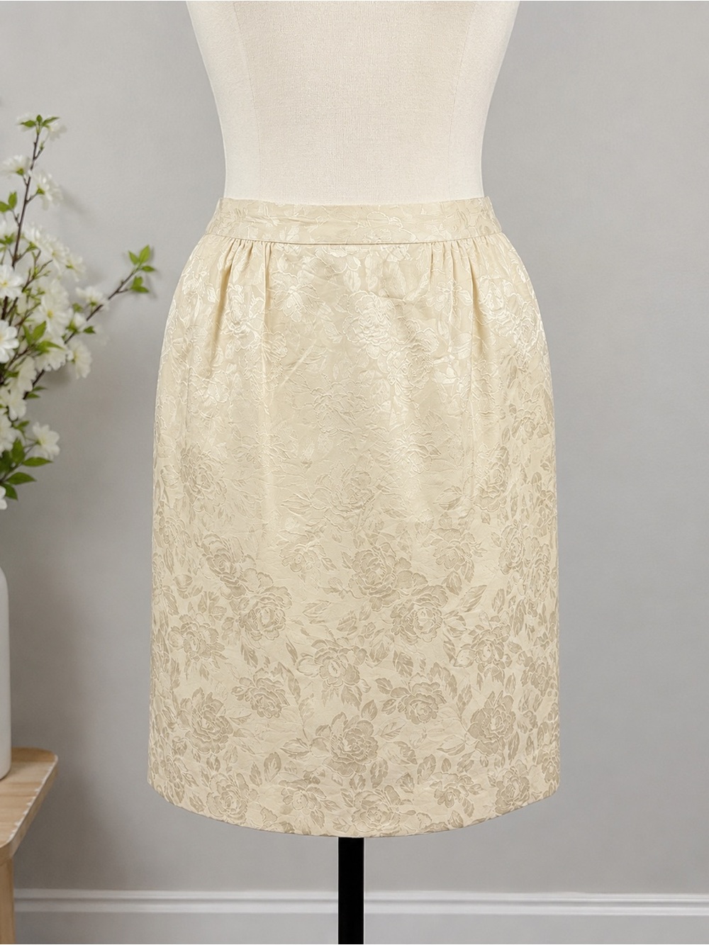 100% Silk Floral Jacquard Skirt Ivory Champagne Lined Size 6 Classical